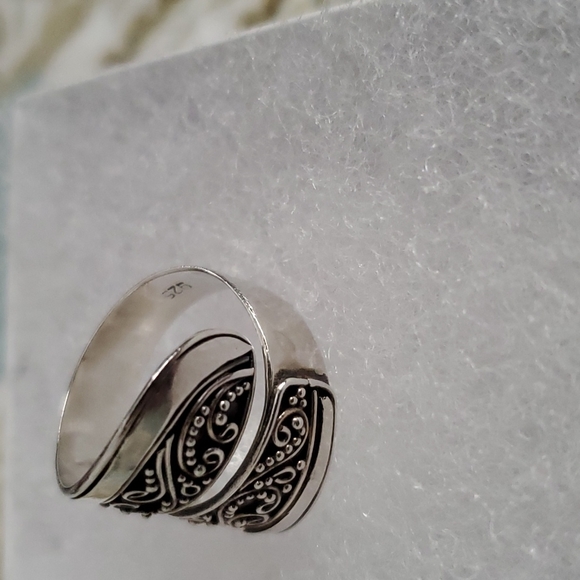 Ring - Picture 2 of 3